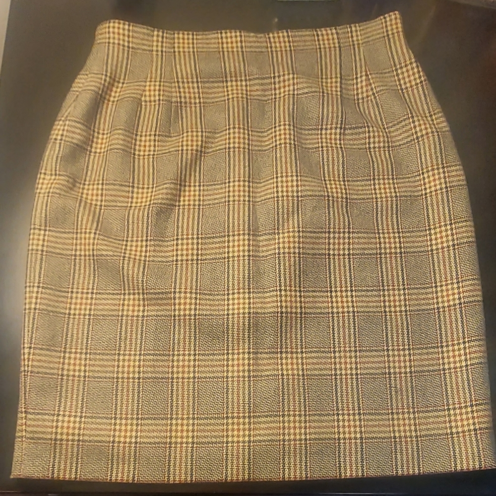 ! Jones New York 100%Wool lined plaid skirt 14